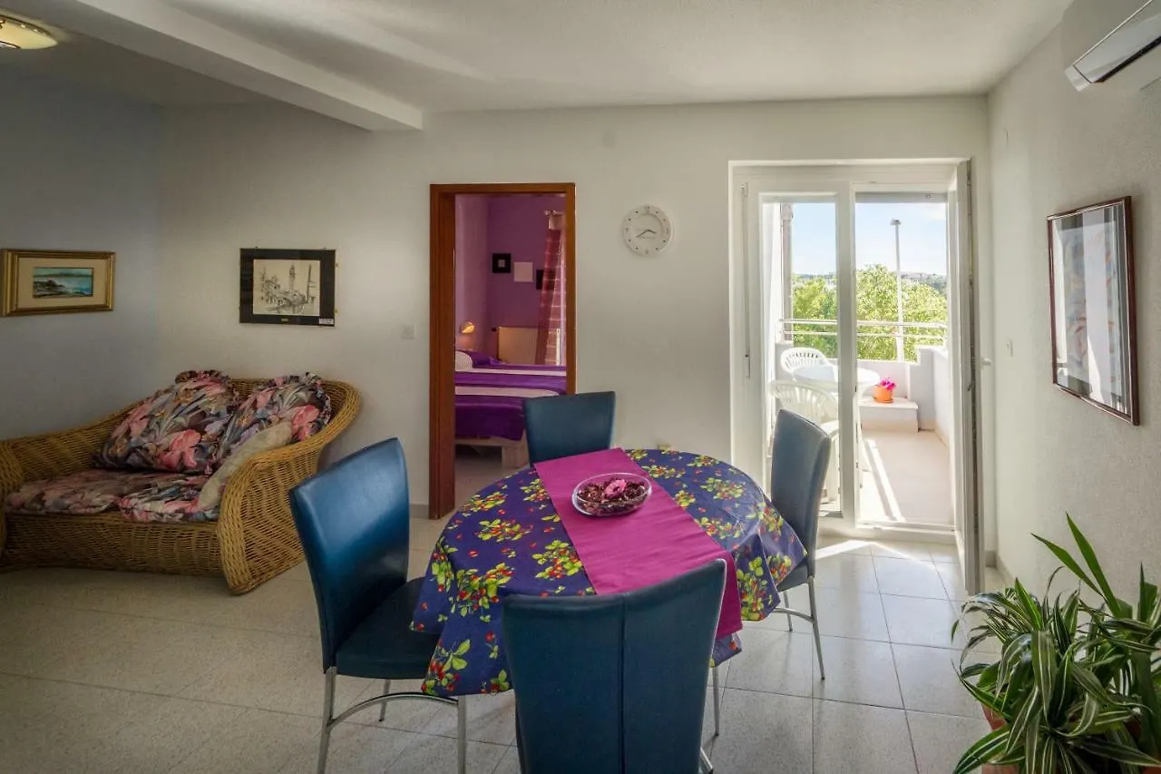 Apartments Borghese Пула 0*,