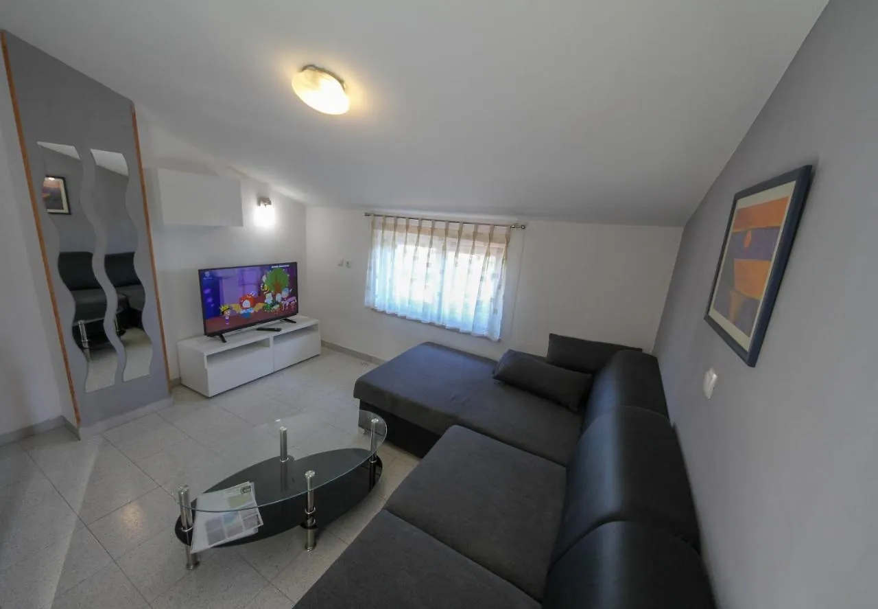 Apartments Borghese Pula 0*,